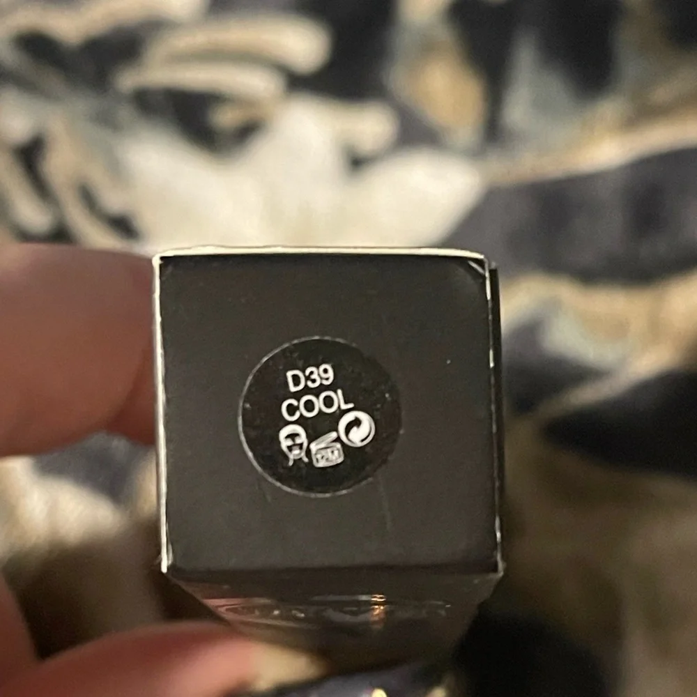 Kat Von D D39 Cool Lock-It Concealer